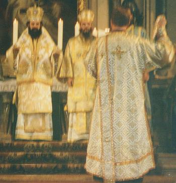 1994 (MUENCHEN): Metropolit DANIEL (jetzt PATRIARCH) setzt Metropolit SERAFIM (Dr. Joanta) ein, Diakon STEFAN Gross (jetzt Protoiereij der BG-OK) betet Ektenie